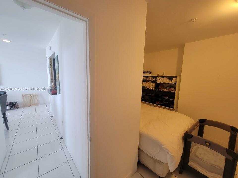 Small Image of 5601 COLLINS AVE #PH-9, Miami Beach Number 17