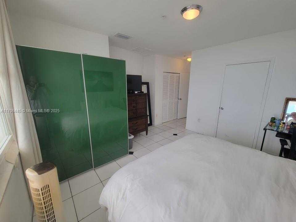 Small Image of 5601 COLLINS AVE #PH-9, Miami Beach Number 18