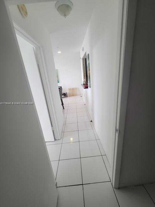 Small Image of 5601 COLLINS AVE #PH-9, Miami Beach Number 19