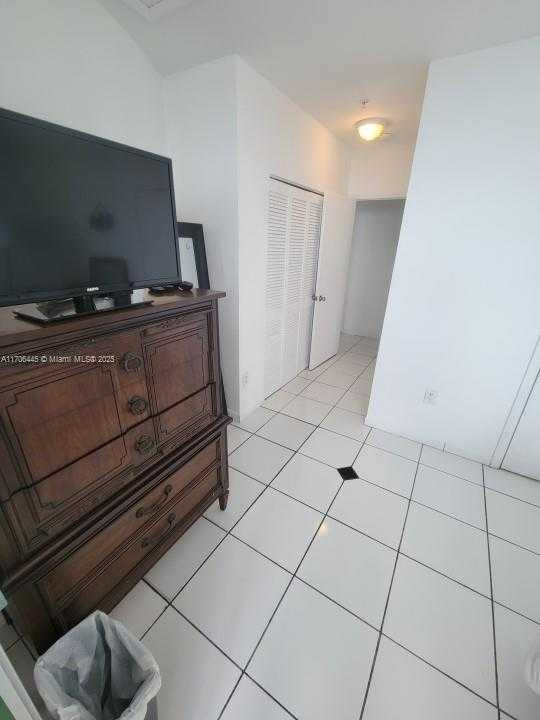 Small Image of 5601 COLLINS AVE #PH-9, Miami Beach Number 20