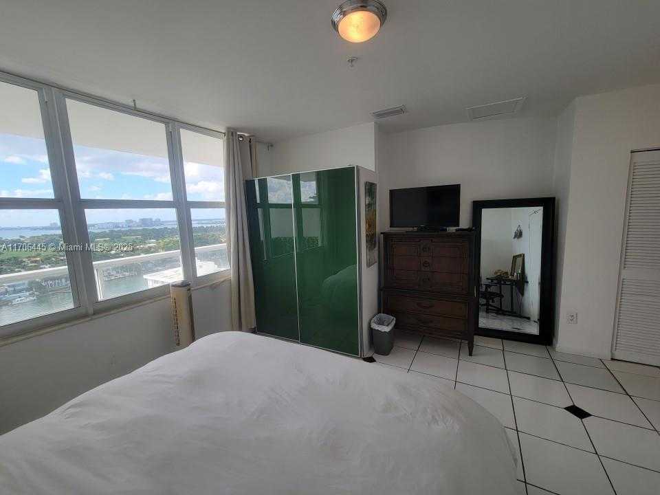 Small Image of 5601 COLLINS AVE #PH-9, Miami Beach Number 21