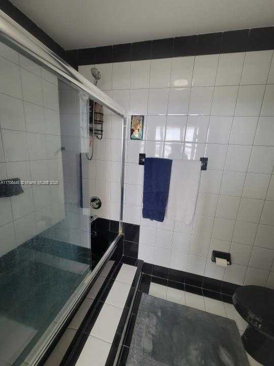 Small Image of 5601 COLLINS AVE #PH-9, Miami Beach Number 24