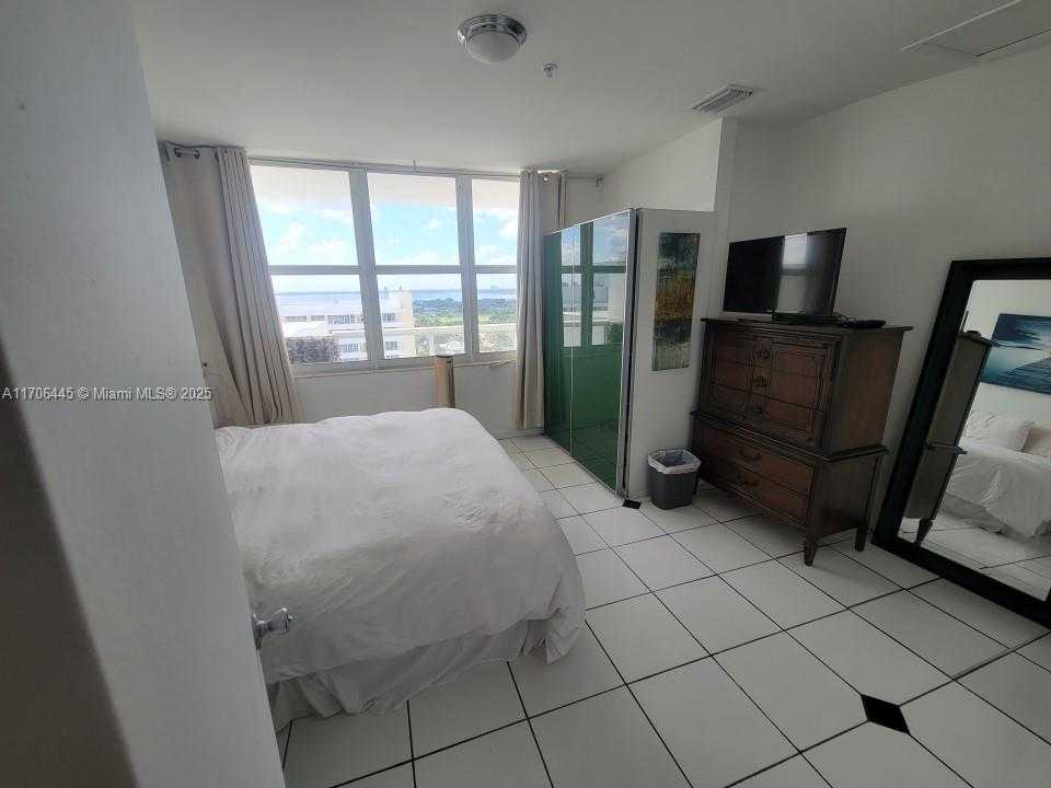 Small Image of 5601 COLLINS AVE #PH-9, Miami Beach Number 25