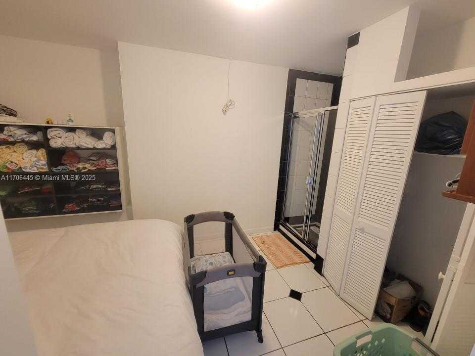 Small Image of 5601 COLLINS AVE #PH-9, Miami Beach Number 26
