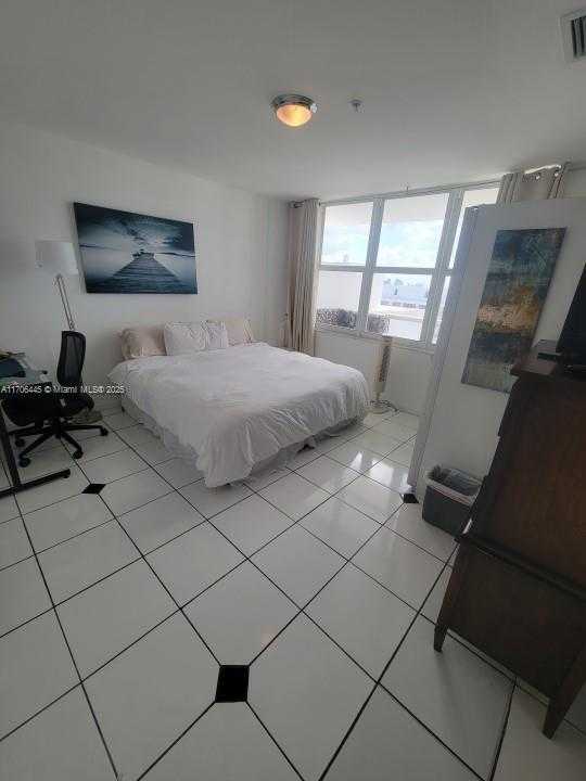 Small Image of 5601 COLLINS AVE #PH-9, Miami Beach Number 27