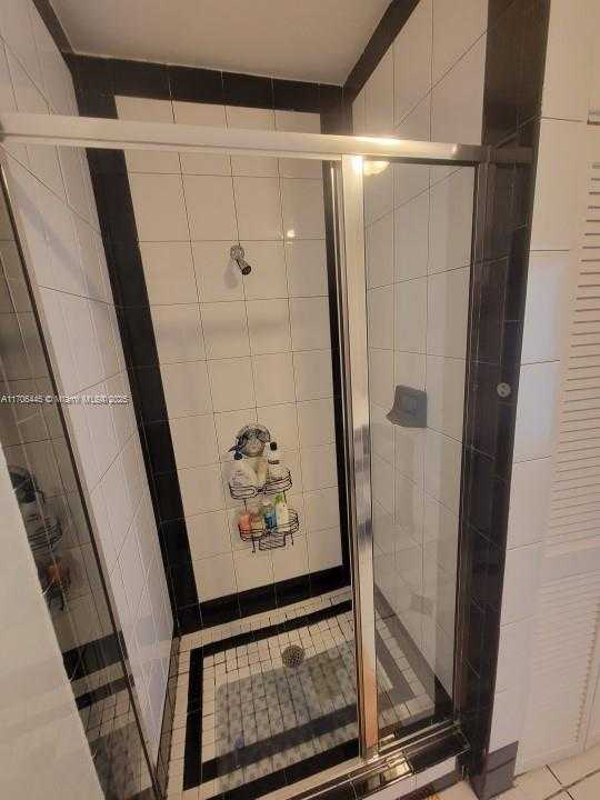 Small Image of 5601 COLLINS AVE #PH-9, Miami Beach Number 28