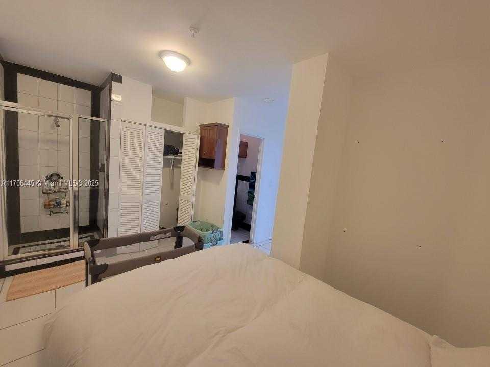 Small Image of 5601 COLLINS AVE #PH-9, Miami Beach Number 29