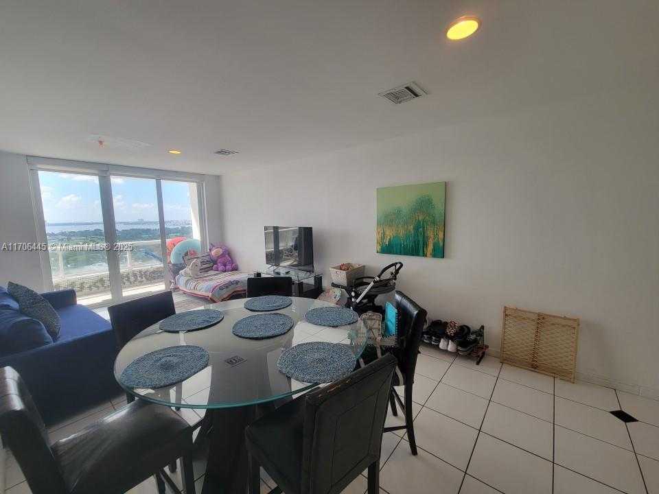 Small Image of 5601 COLLINS AVE #PH-9, Miami Beach Number 35