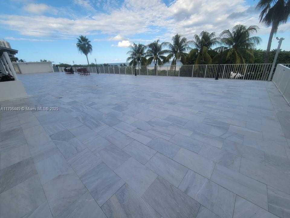Small Image of 5601 COLLINS AVE #PH-9, Miami Beach Number 40