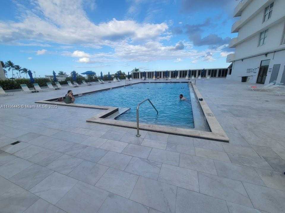 Small Image of 5601 COLLINS AVE #PH-9, Miami Beach Number 41