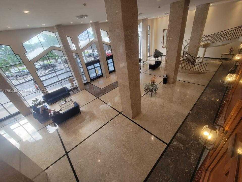 Small Image of 5601 COLLINS AVE #PH-9, Miami Beach Number 44