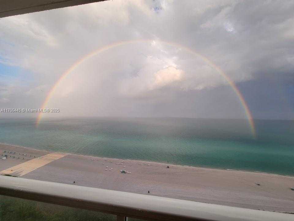 Small Image of 5601 COLLINS AVE #PH-9, Miami Beach Number 45