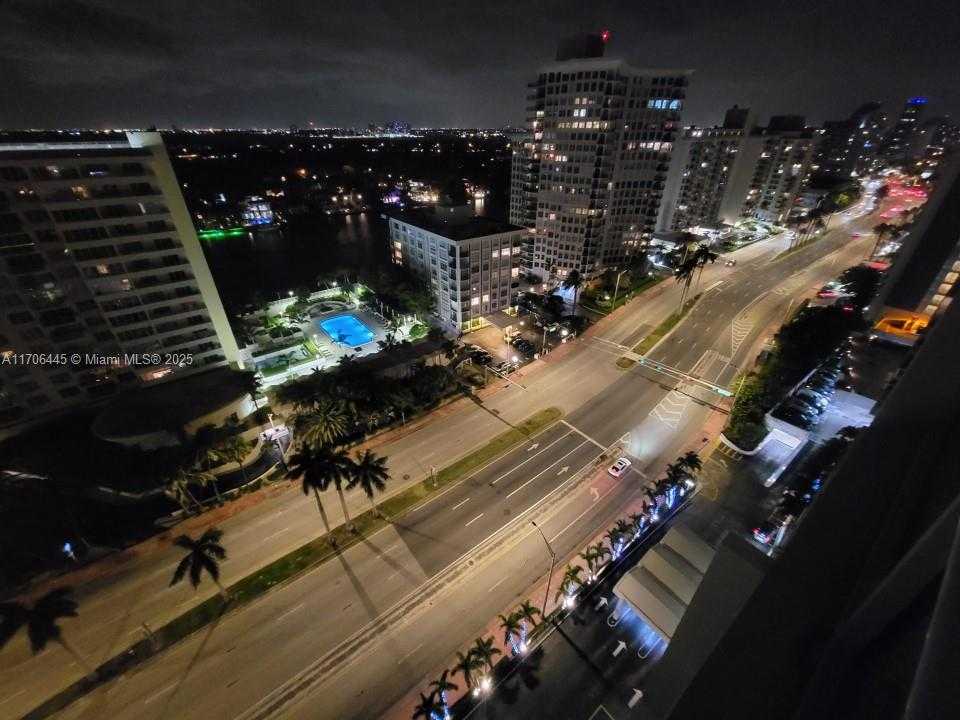 Small Image of 5601 COLLINS AVE #PH-9, Miami Beach Number 6