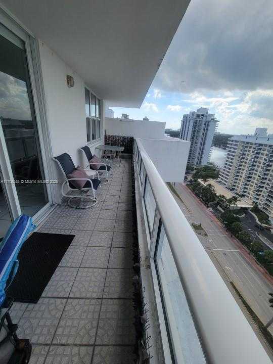 Small Image of 5601 COLLINS AVE #PH-9, Miami Beach Number 8
