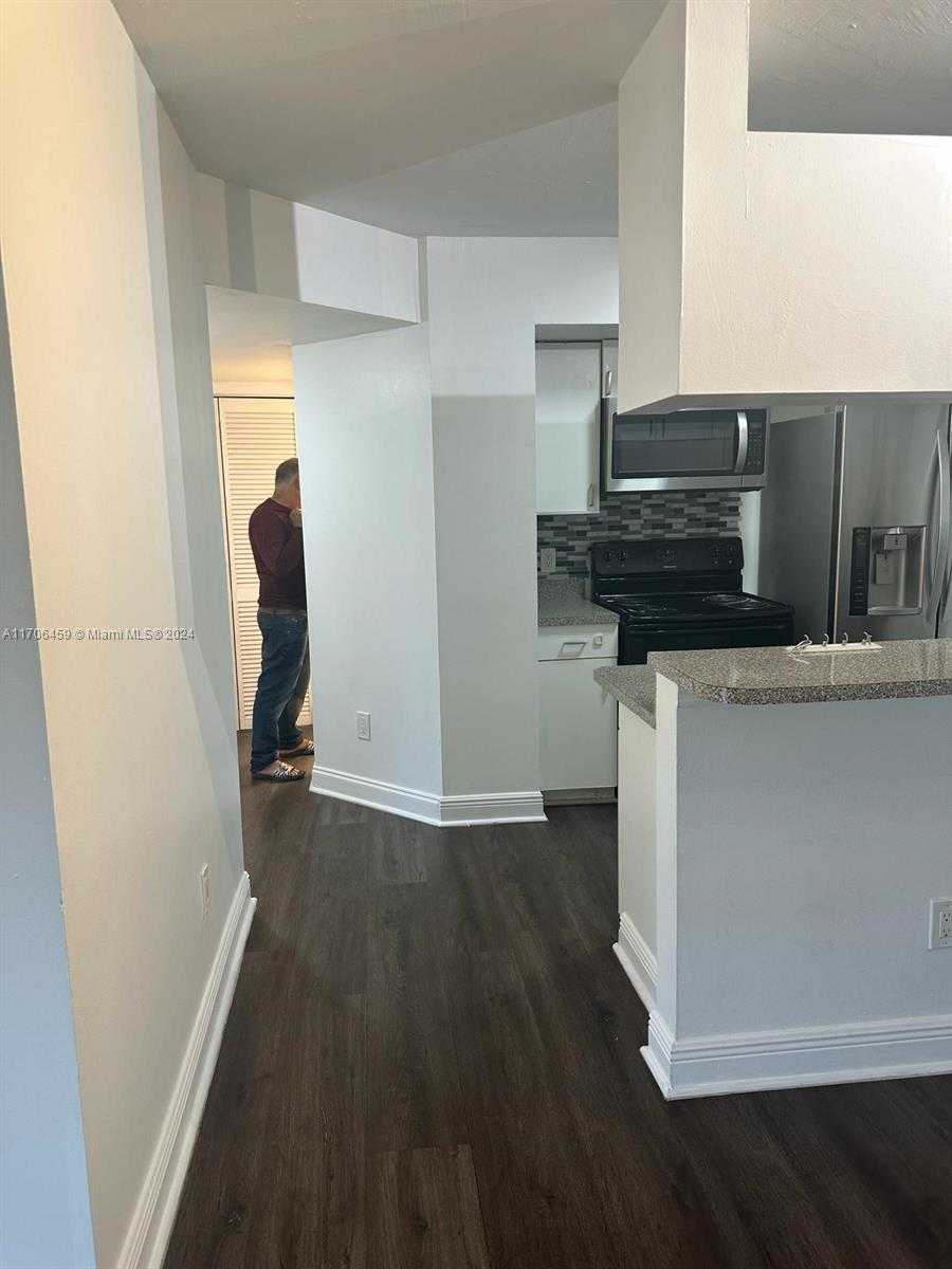 Small Image of 470 SOUTH PARK RD #7-207, Hollywood Number 2