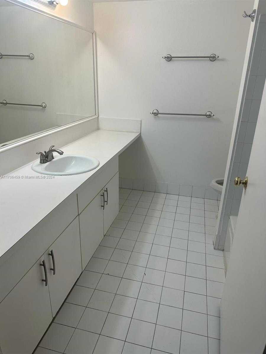 Small Image of 470 SOUTH PARK RD #7-207, Hollywood Number 6