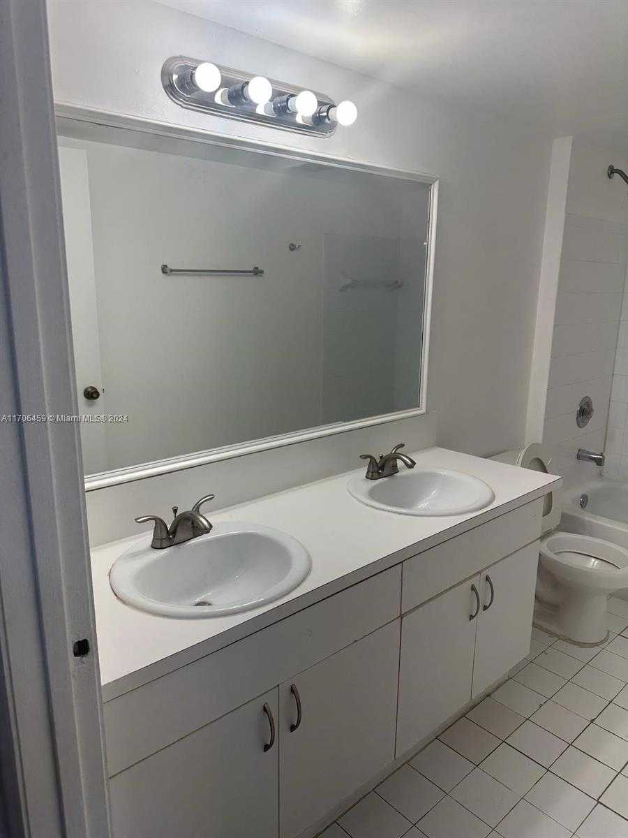 Small Image of 470 SOUTH PARK RD #7-207, Hollywood Number 7