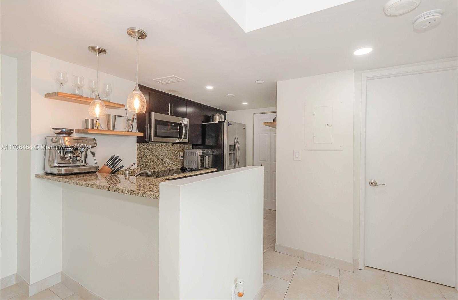 Small Image of 770 CLAUGHTON ISLAND DR #1914, Miami Number 11
