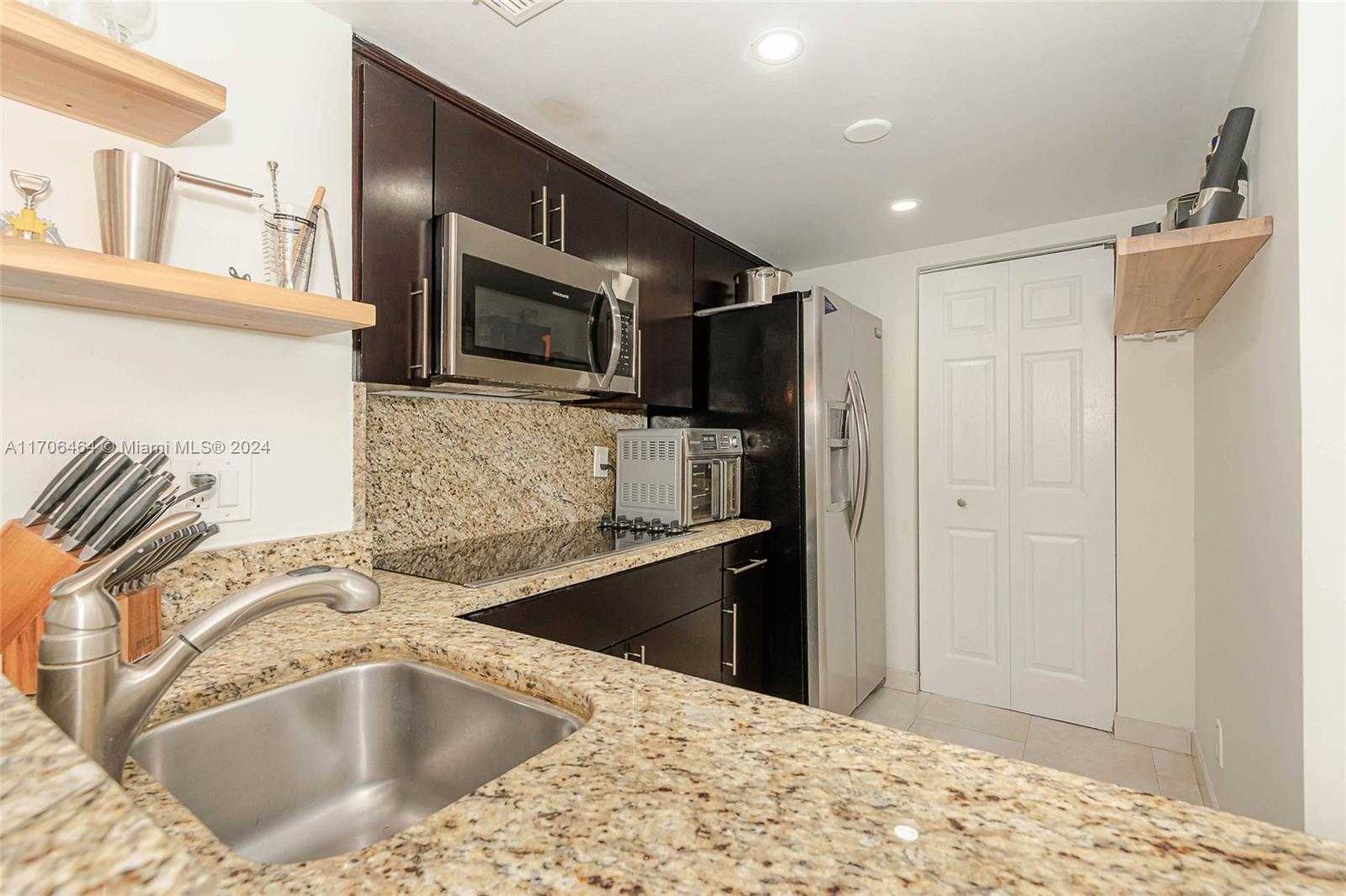 Small Image of 770 CLAUGHTON ISLAND DR #1914, Miami Number 12