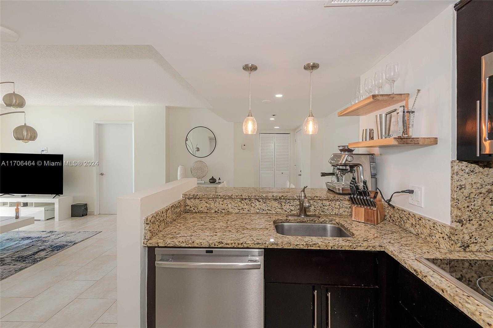 Small Image of 770 CLAUGHTON ISLAND DR #1914, Miami Number 15