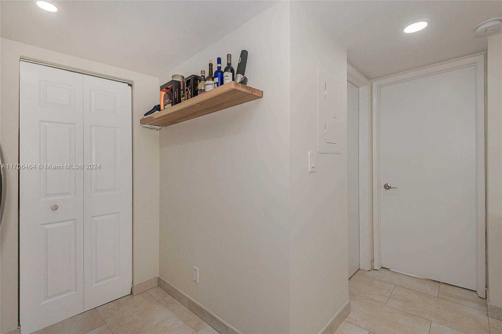Small Image of 770 CLAUGHTON ISLAND DR #1914, Miami Number 16