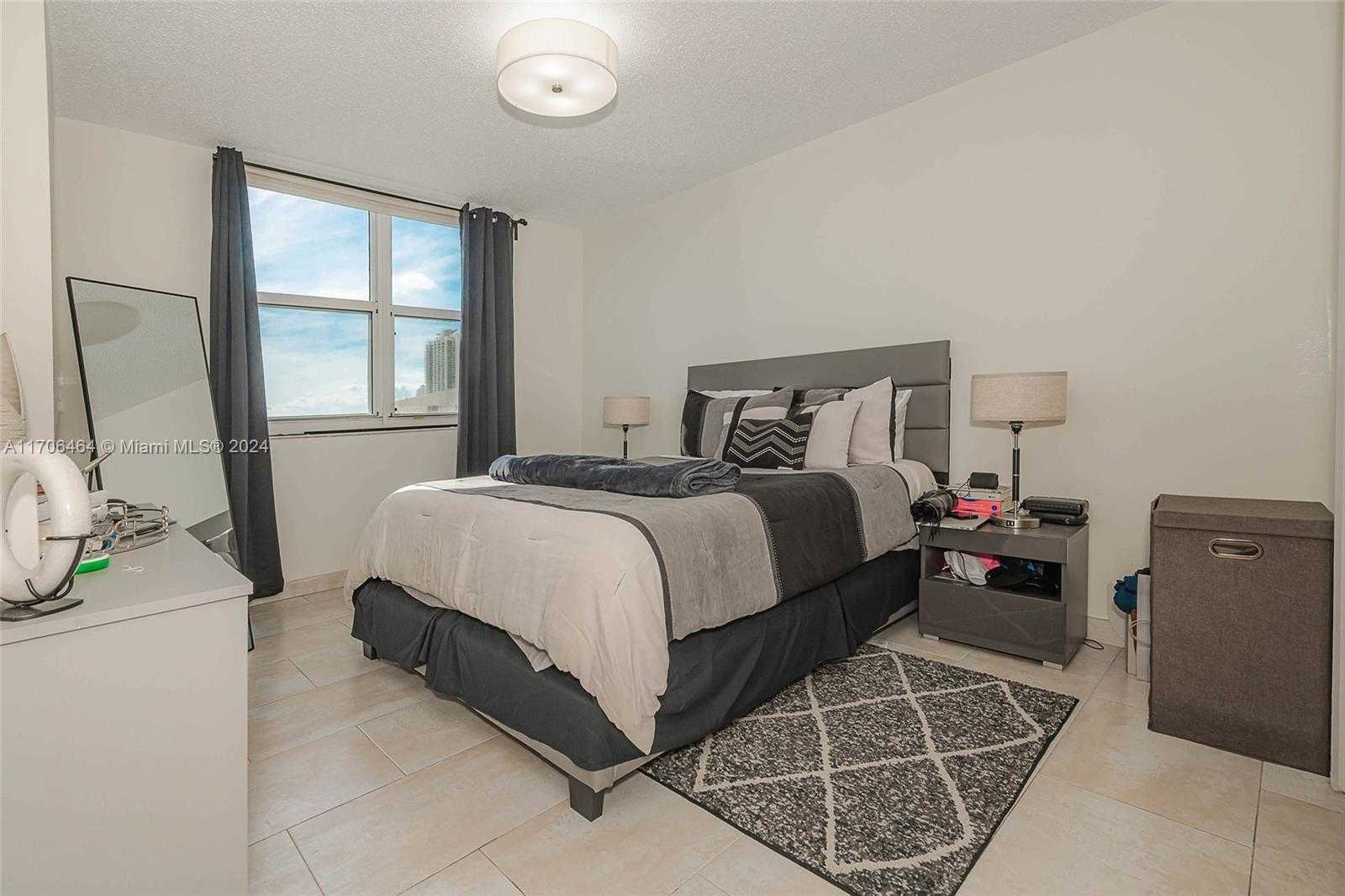 Small Image of 770 CLAUGHTON ISLAND DR #1914, Miami Number 18