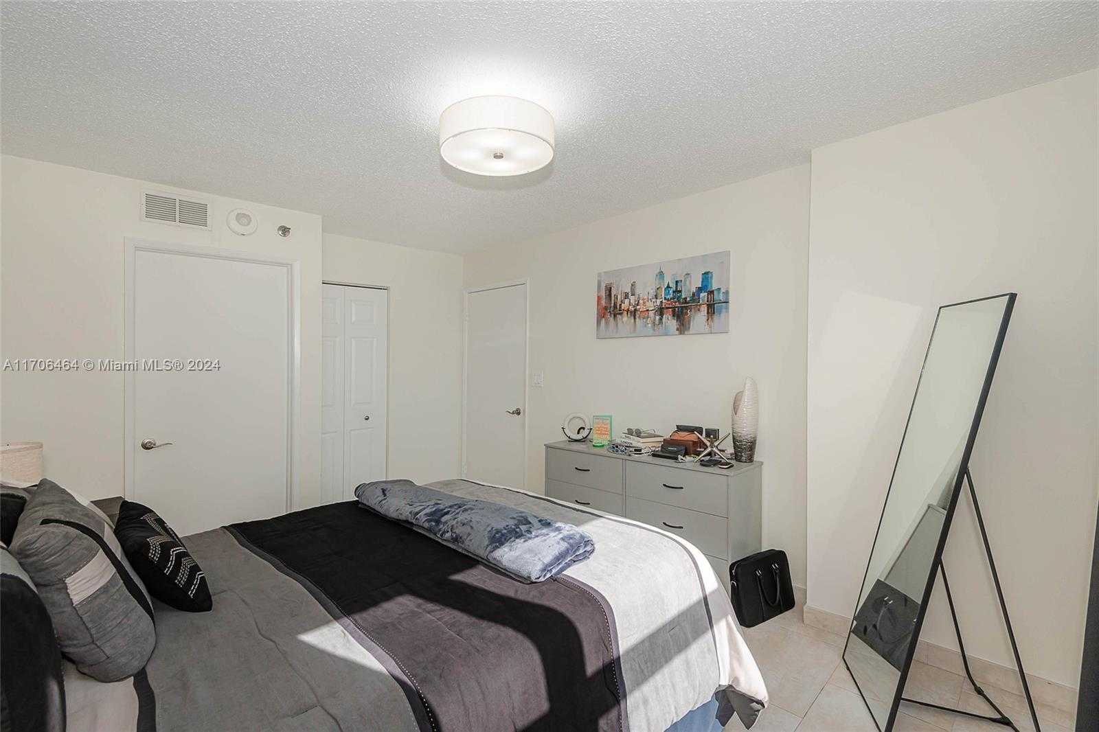 Small Image of 770 CLAUGHTON ISLAND DR #1914, Miami Number 20