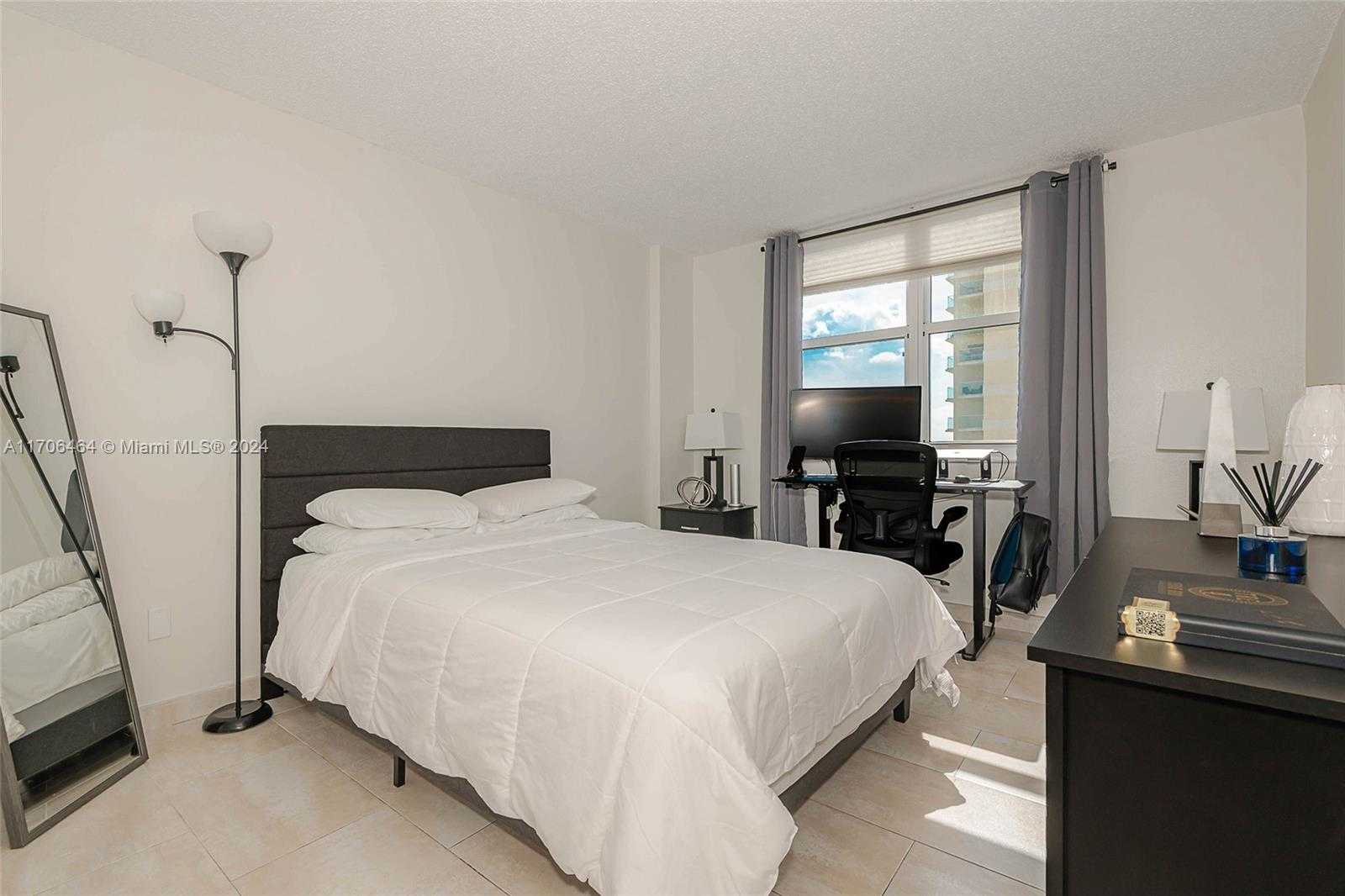 Small Image of 770 CLAUGHTON ISLAND DR #1914, Miami Number 23
