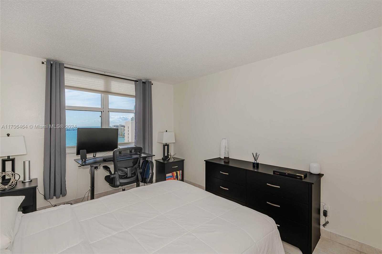 Small Image of 770 CLAUGHTON ISLAND DR #1914, Miami Number 24