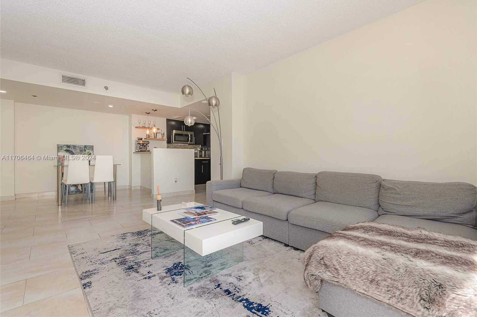 Small Image of 770 CLAUGHTON ISLAND DR #1914, Miami Number 7