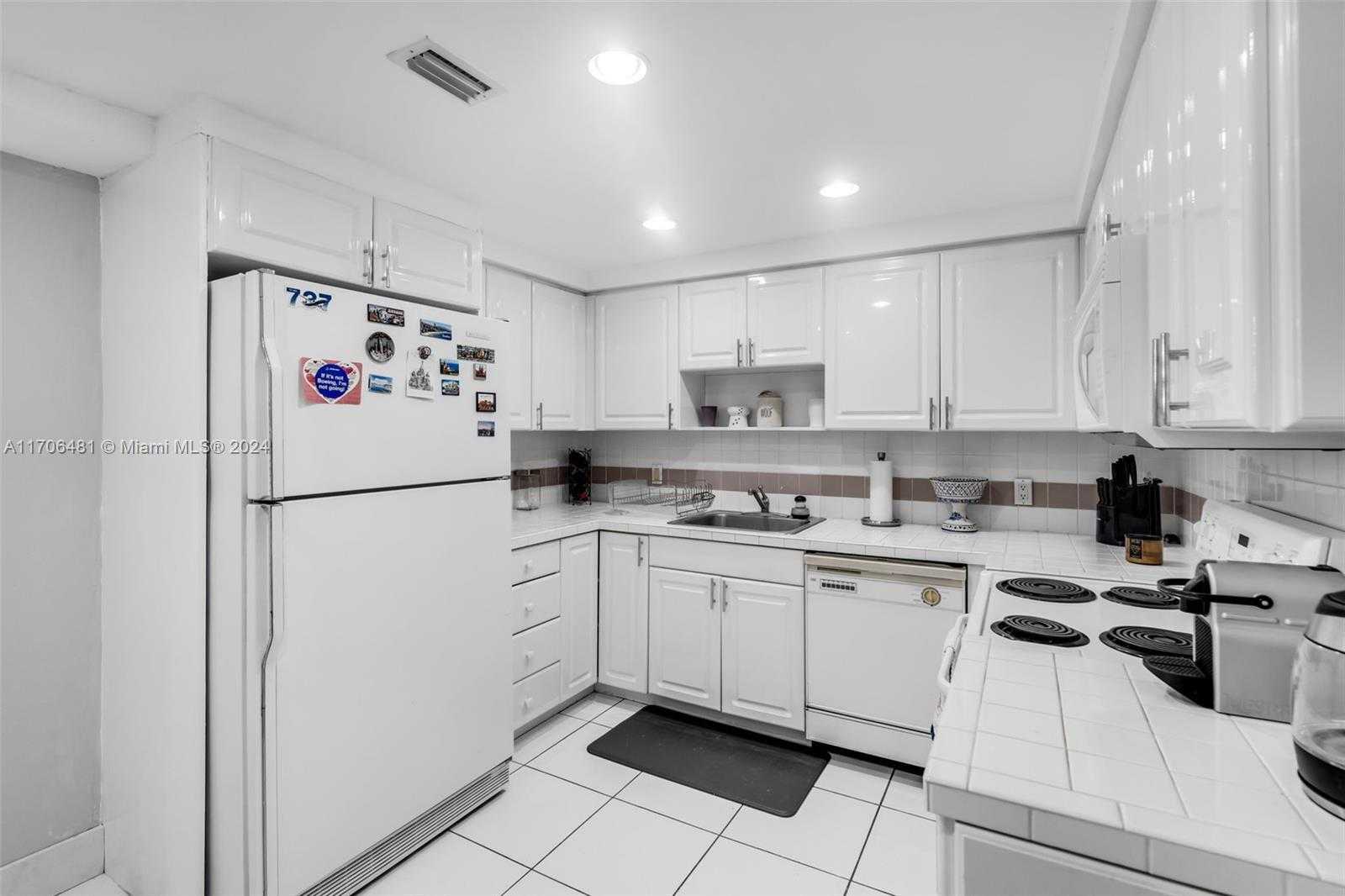 Small Image of 16100 GOLF CLUB RD #313, Weston Number 22