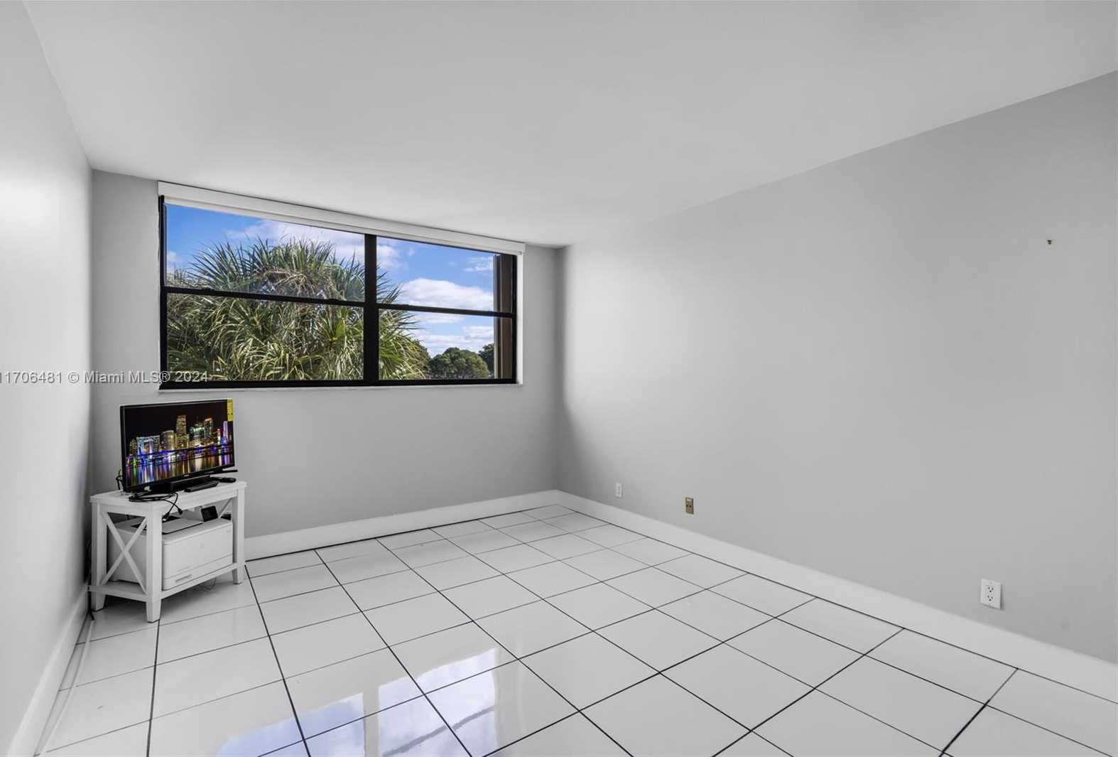 Small Image of 16100 GOLF CLUB RD #313, Weston Number 23
