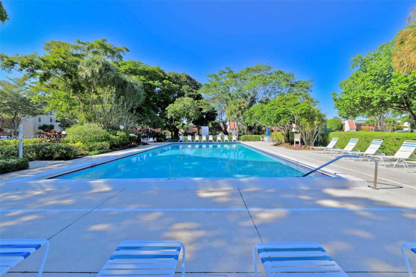 Small Image of 821 CYPRESS BLVD #304, Pompano Beach Number 35