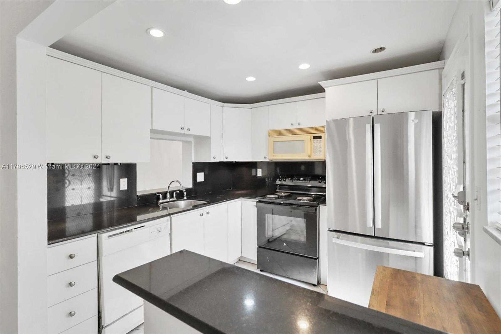 Small Image of 421 NORTH EAST 14TH AVE #203, Hallandale Beach Number 4