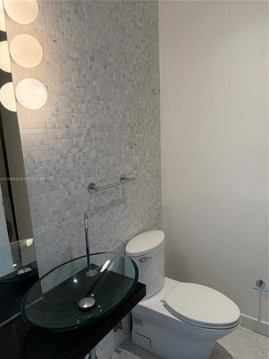 Small Image of 200 BISCAYNE BOULEVARD WAY #4904, Miami Number 8