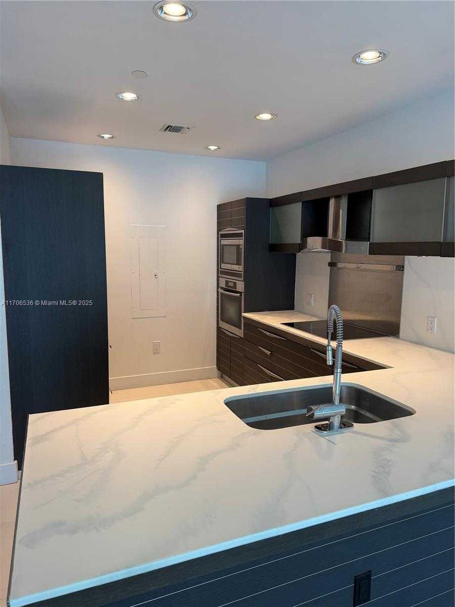 Small Image of 200 BISCAYNE BOULEVARD WAY #4904, Miami Number 9