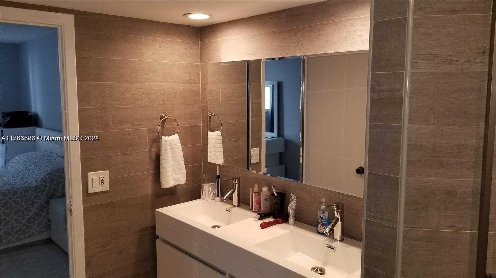 Small Image of 1833 SOUTH OCEAN DR #207, Hallandale Beach Number 5