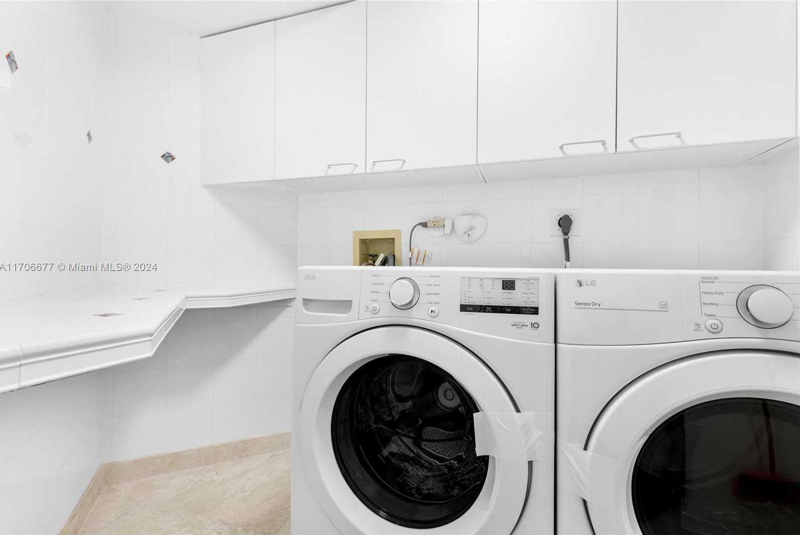 Small Image of 300 SOUTH POINTE DRIVE #801, Miami Beach Number 11