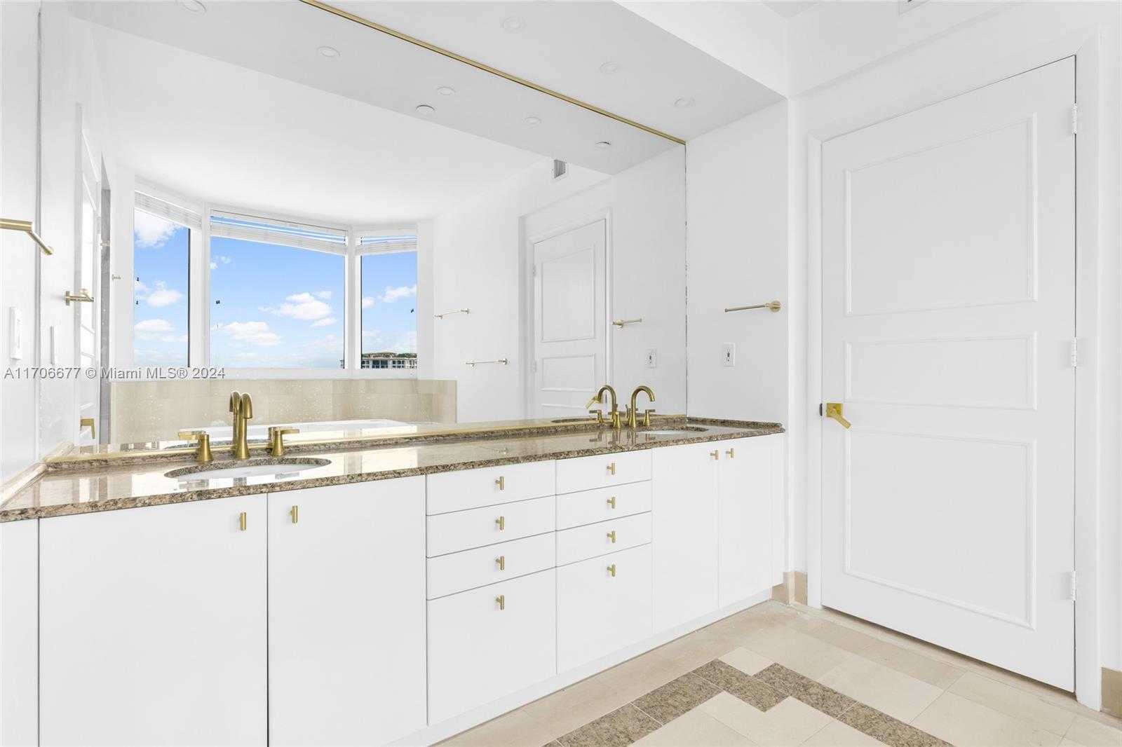 Small Image of 300 SOUTH POINTE DRIVE #801, Miami Beach Number 16