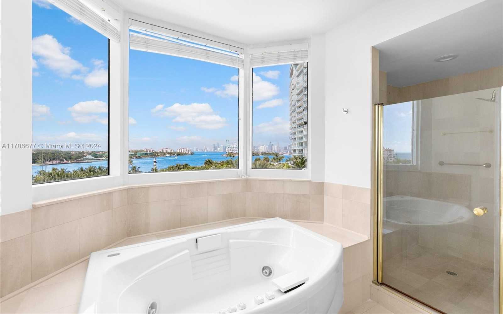 Small Image of 300 SOUTH POINTE DRIVE #801, Miami Beach Number 17