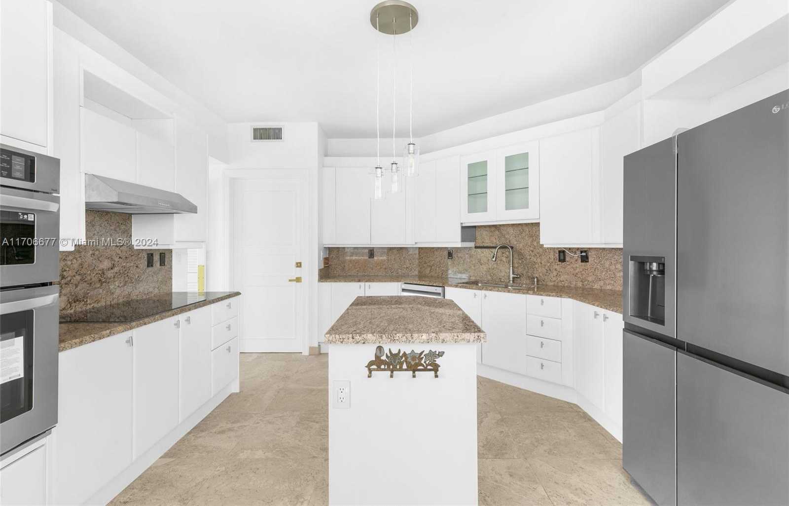 Small Image of 300 SOUTH POINTE DRIVE #801, Miami Beach Number 7