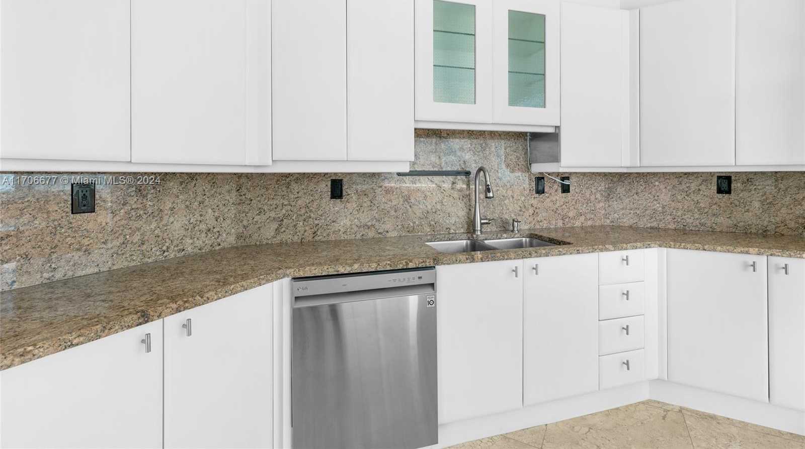 Small Image of 300 SOUTH POINTE DRIVE #801, Miami Beach Number 9