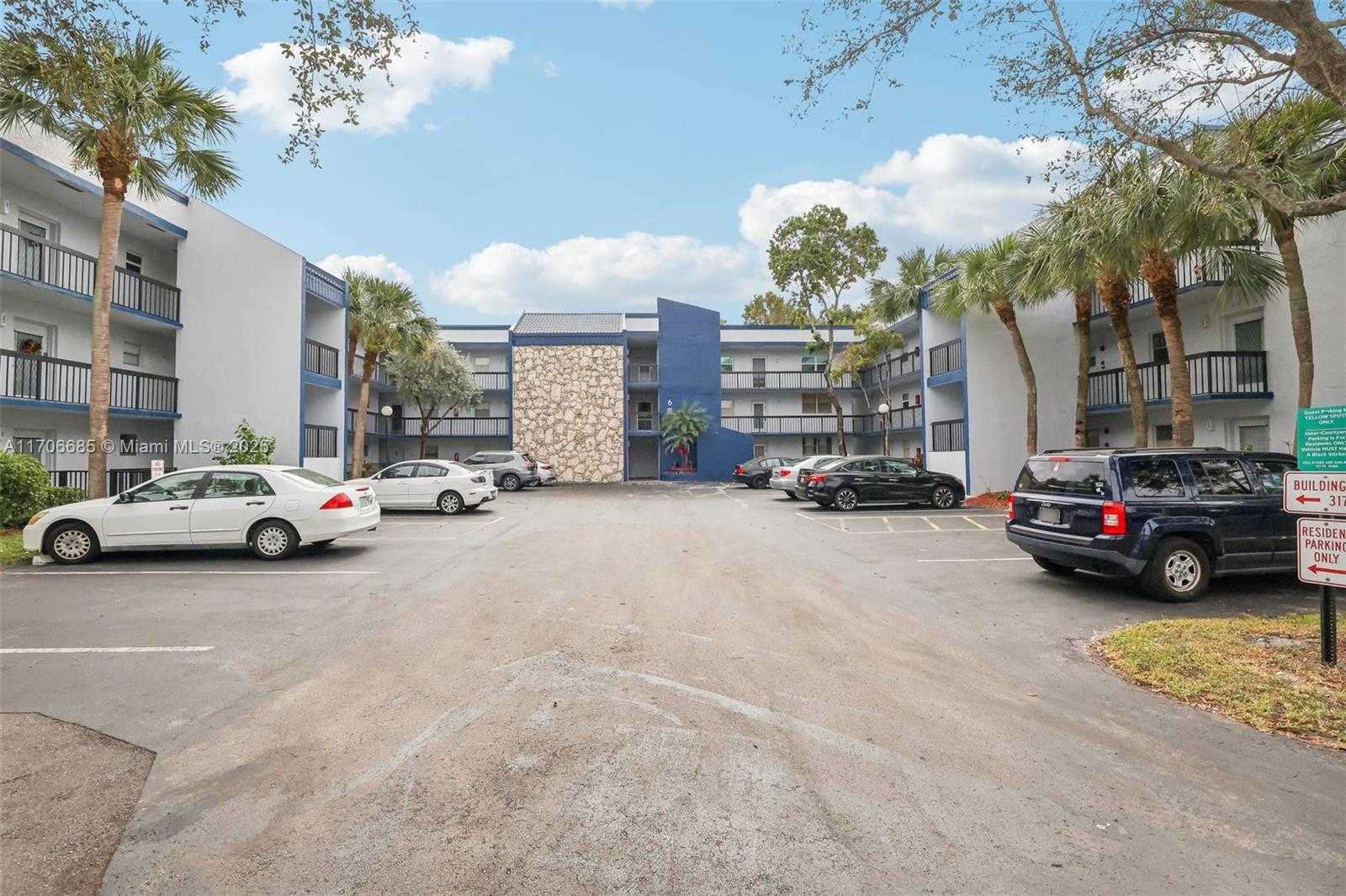 Small Image of 3170 HOLIDAY SPRINGS BLVD #6-108, Margate Number 2