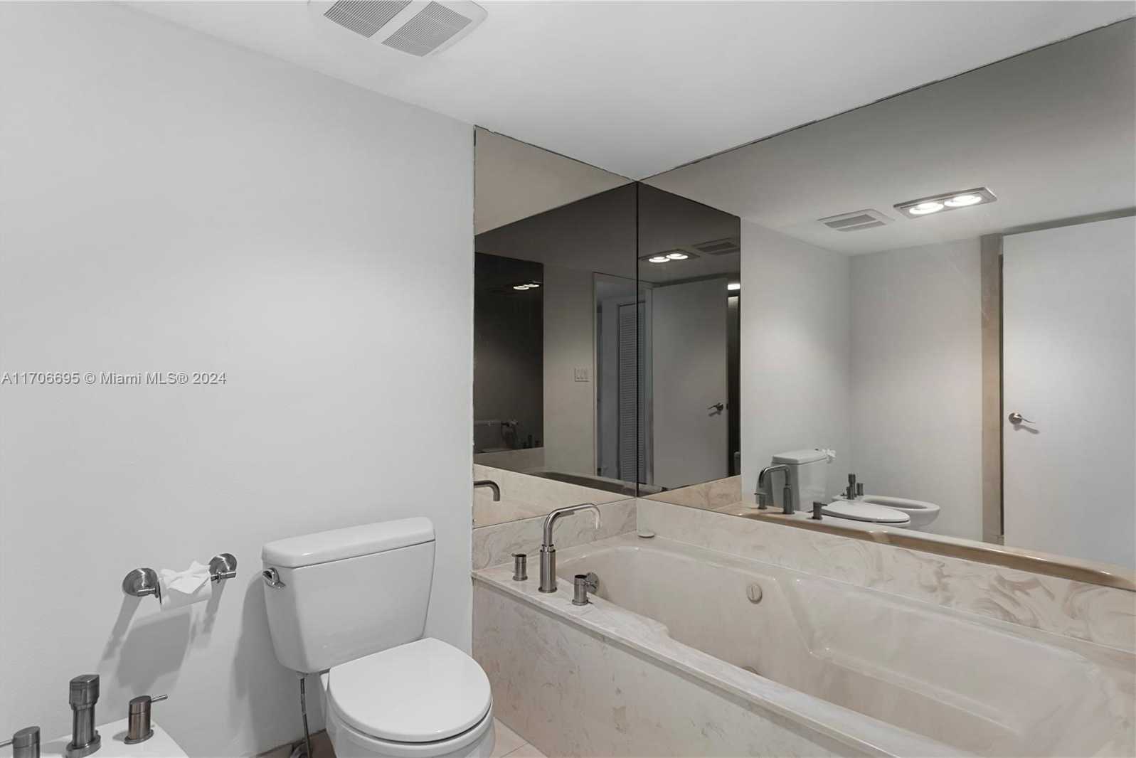 Small Image of 520 BRICKELL KEY DR #A513, Miami Number 11