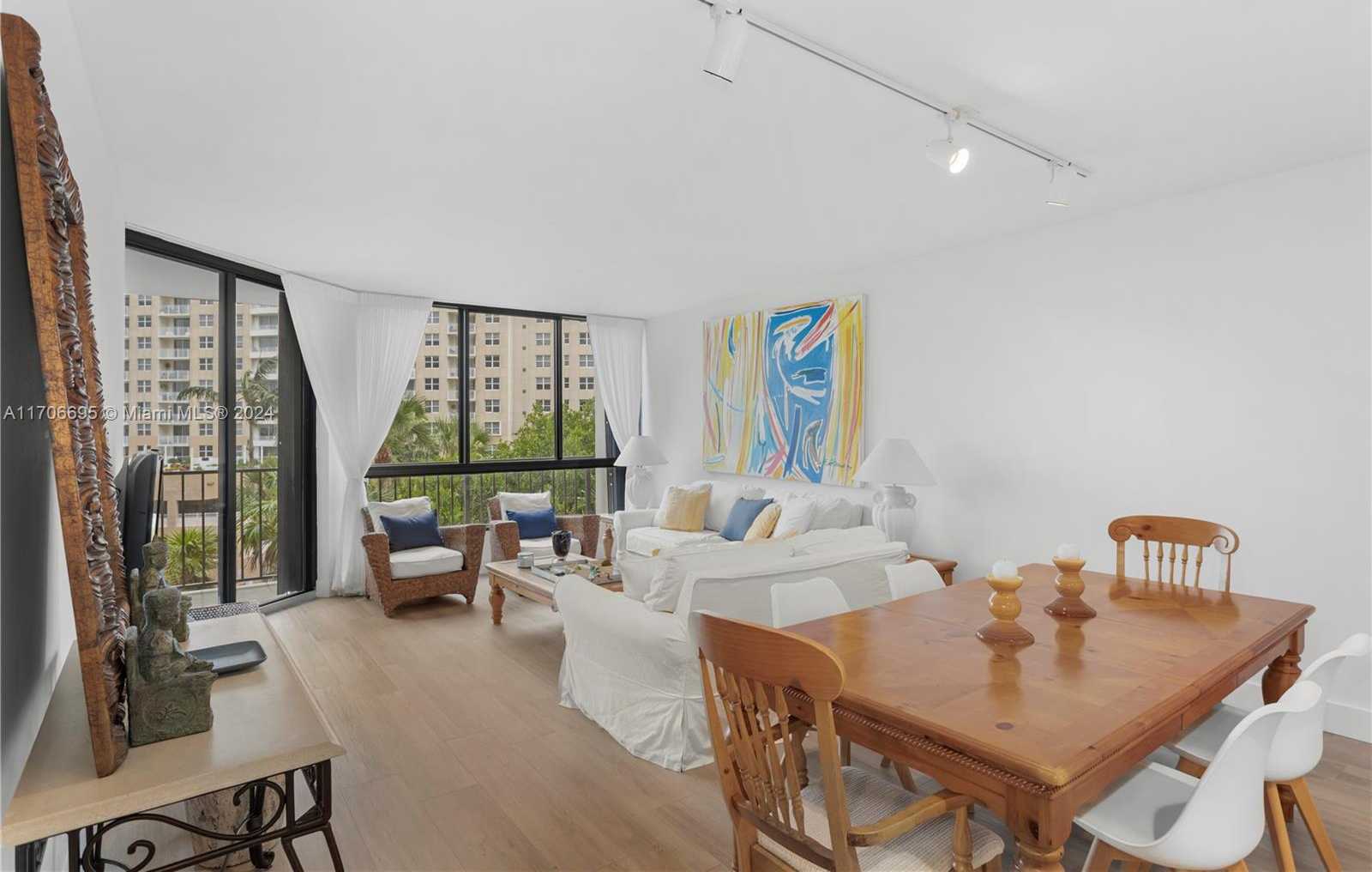 Small Image of 520 BRICKELL KEY DR #A513, Miami Number 4