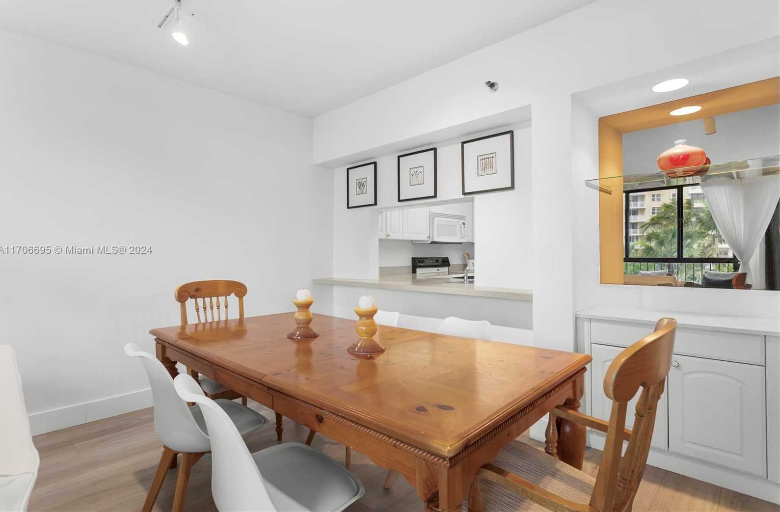 Small Image of 520 BRICKELL KEY DR #A513, Miami Number 5