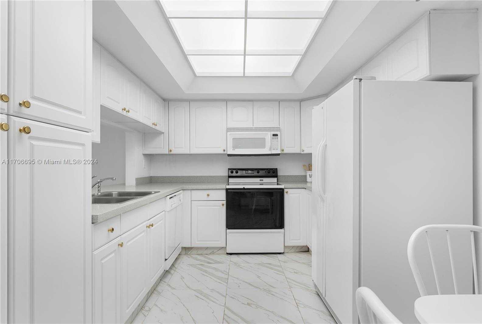 Small Image of 520 BRICKELL KEY DR #A513, Miami Number 6