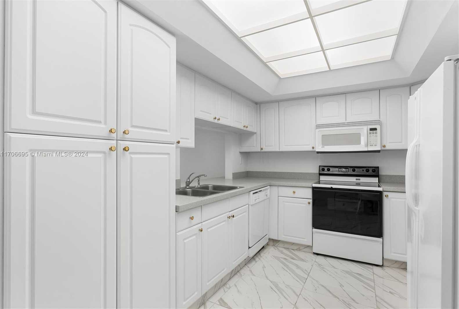 Small Image of 520 BRICKELL KEY DR #A513, Miami Number 7