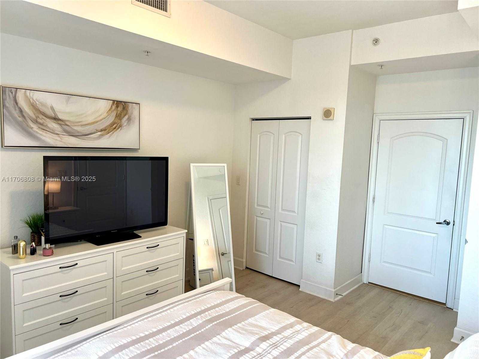 Small Image of 1830 RADIUS DR #1203, Hollywood Number 17