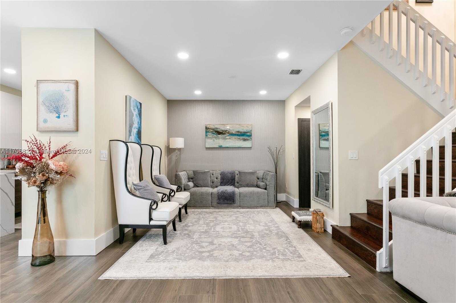 Small Image of 1564 YELLOWHEART WAY #1564, Hollywood Number 13